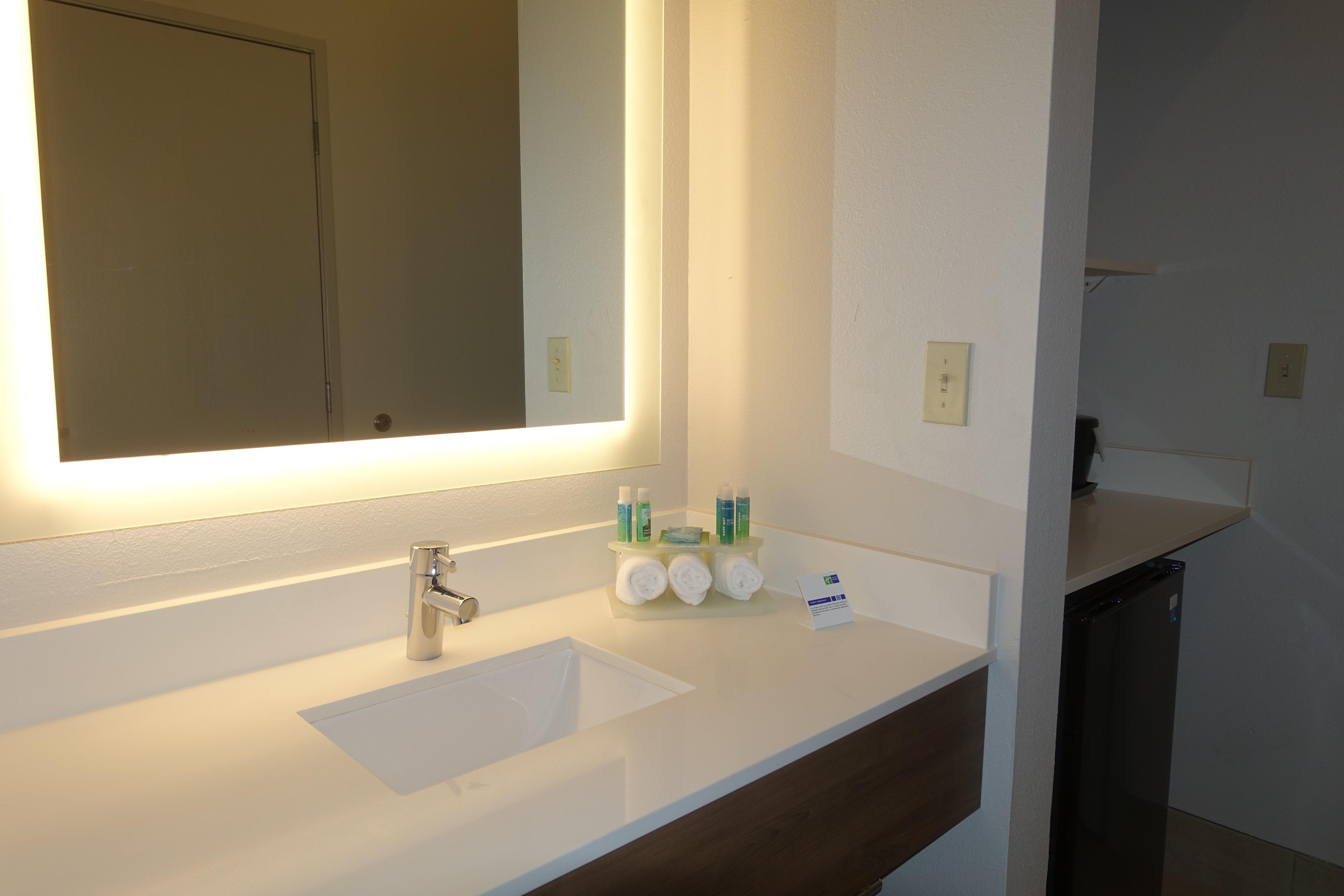 Holiday Inn Express & Suites Brentwood Εξωτερικό φωτογραφία